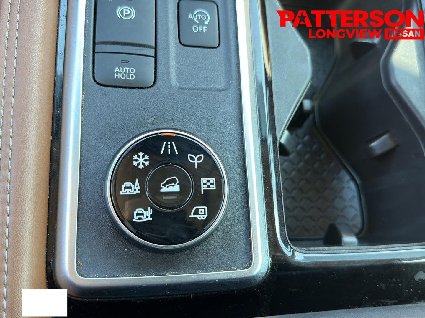 Used 2023 Obsidian Green Pearl Nissan Platinum image 17