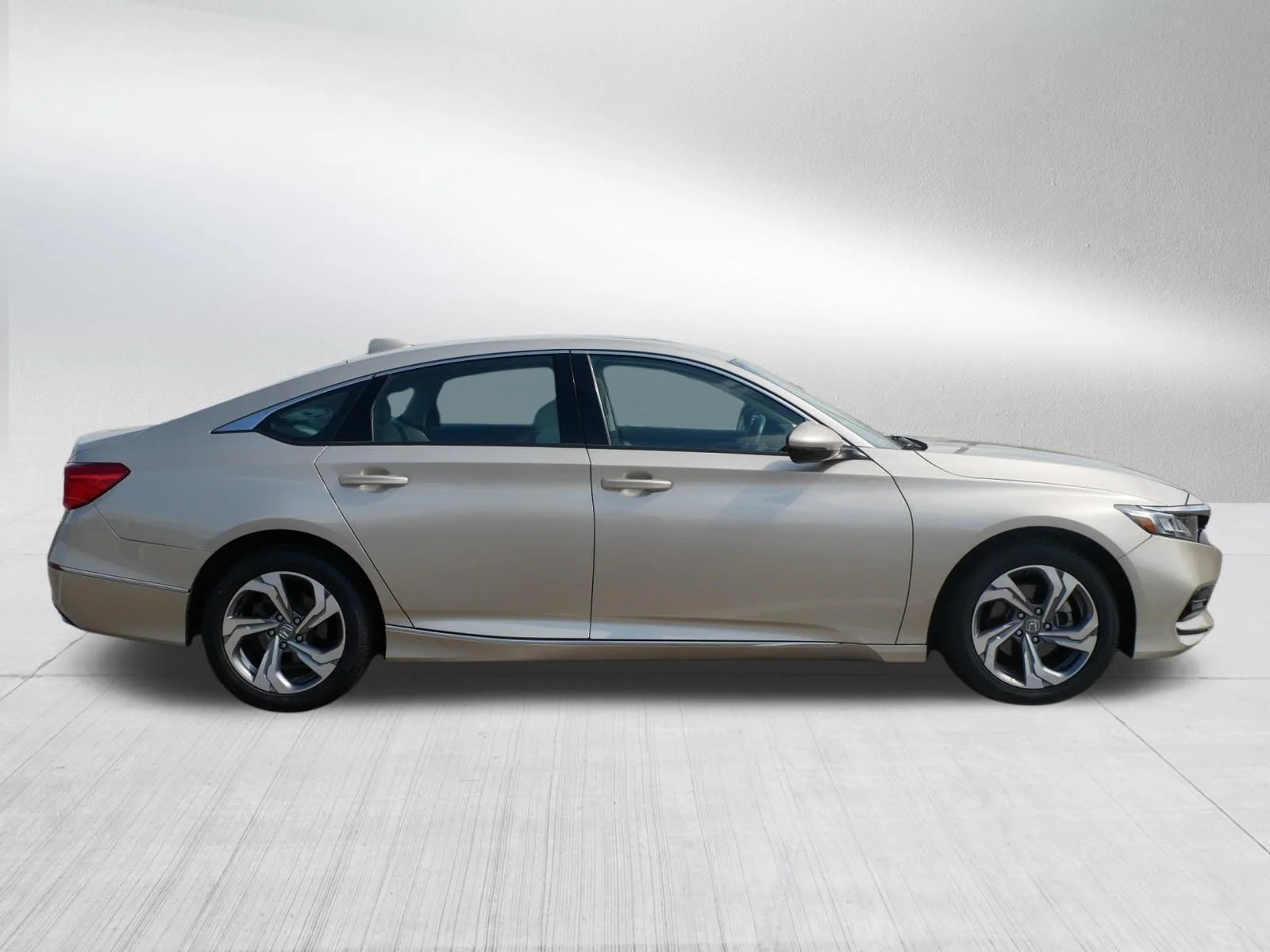 Used 2019 Champagne Frost Pearl Honda EX-L 1.5T image 8