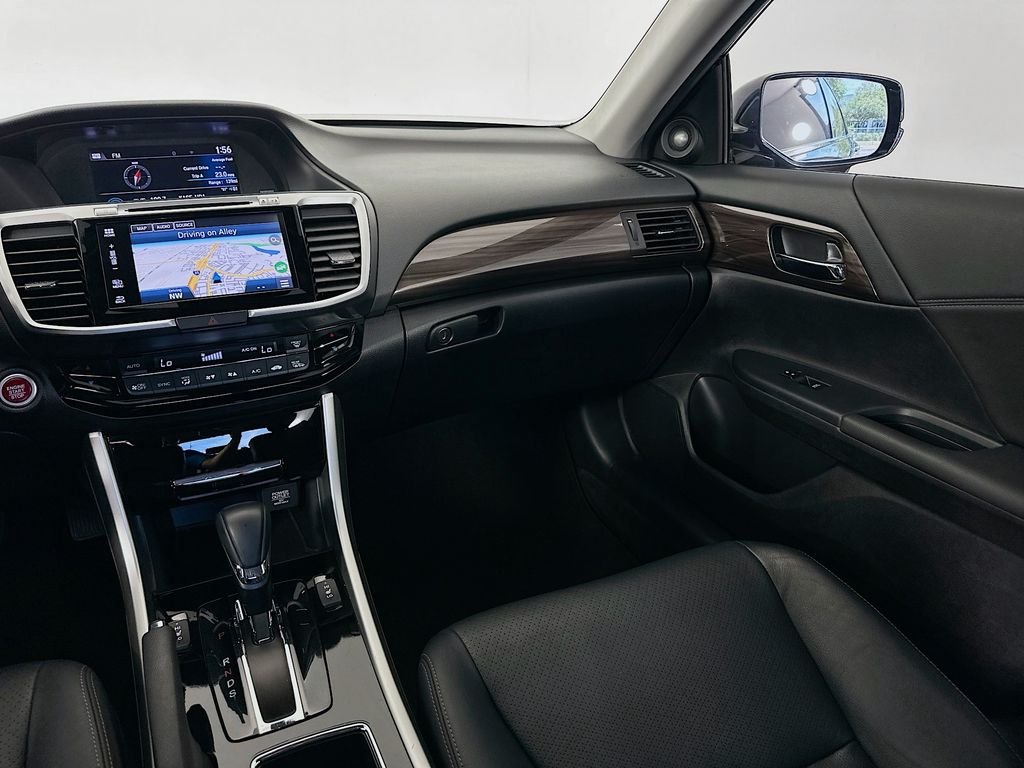 Used 2017 Crystal Black Pearl Honda Touring image 24