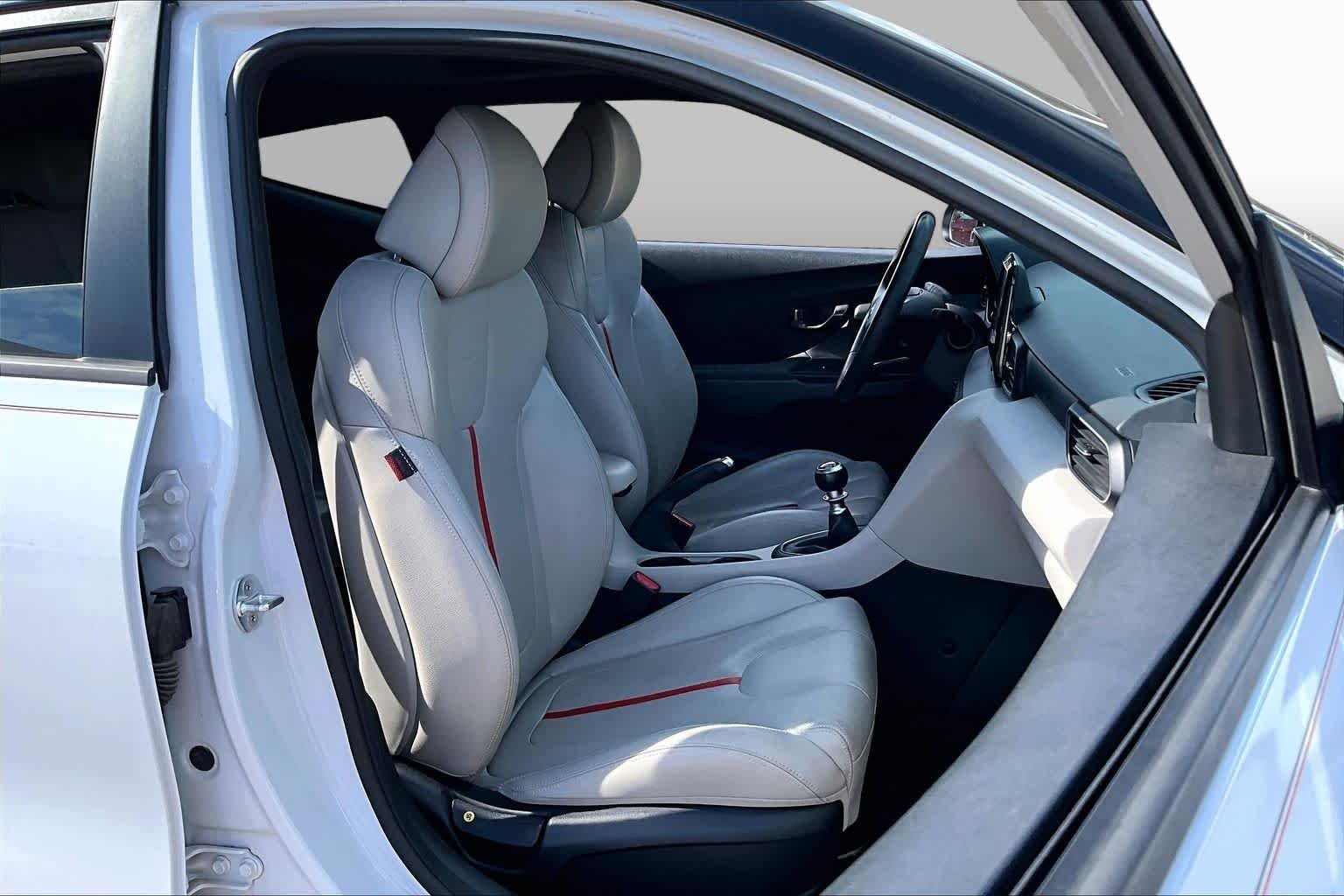 Used 2019 Chalk White w/Black Roof Hyundai Turbo Ultimate image 9