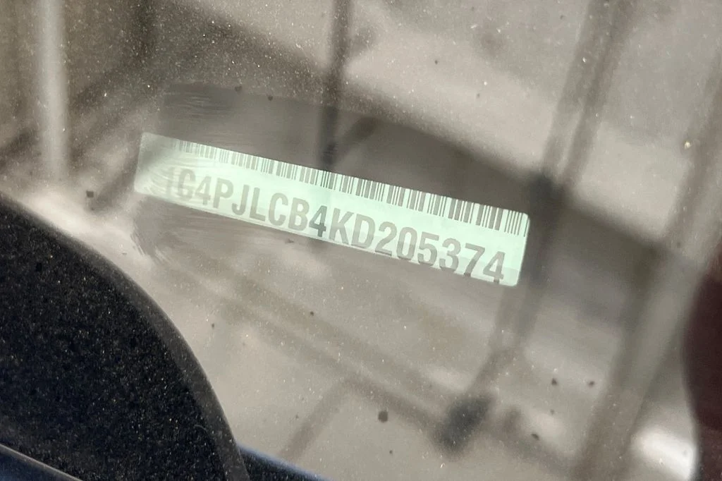 Used 2019 White Jeep Latitude image 10