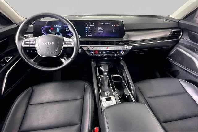Used 2025 Black Kia S image 6