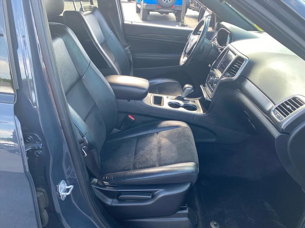 Used 2018 Rhino Clearcoat Jeep Altitude image 26