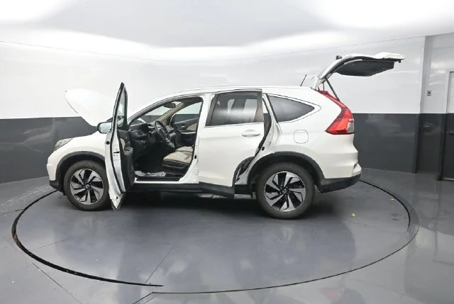 Used 2016  Honda Touring image 32
