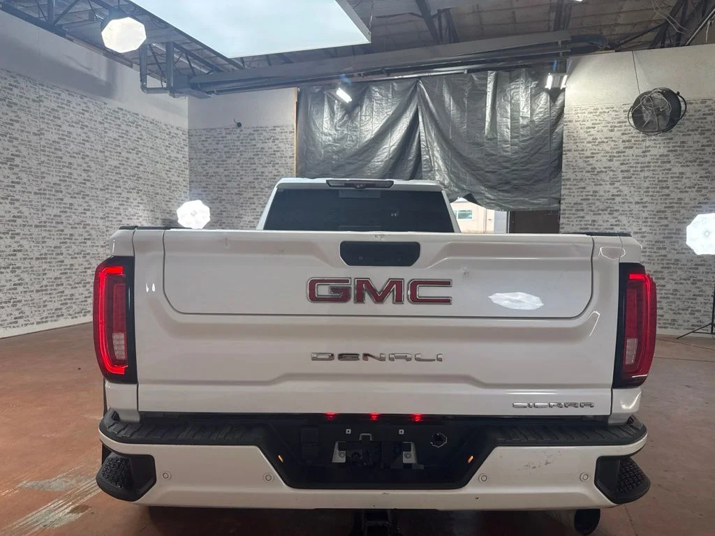 Used 2020 White Frost Tricoat GMC Denali image 6