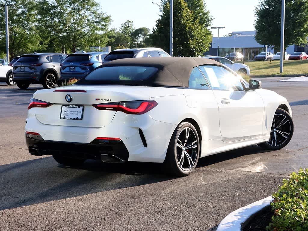 Used 2021 Alpine White BMW M440i image 9