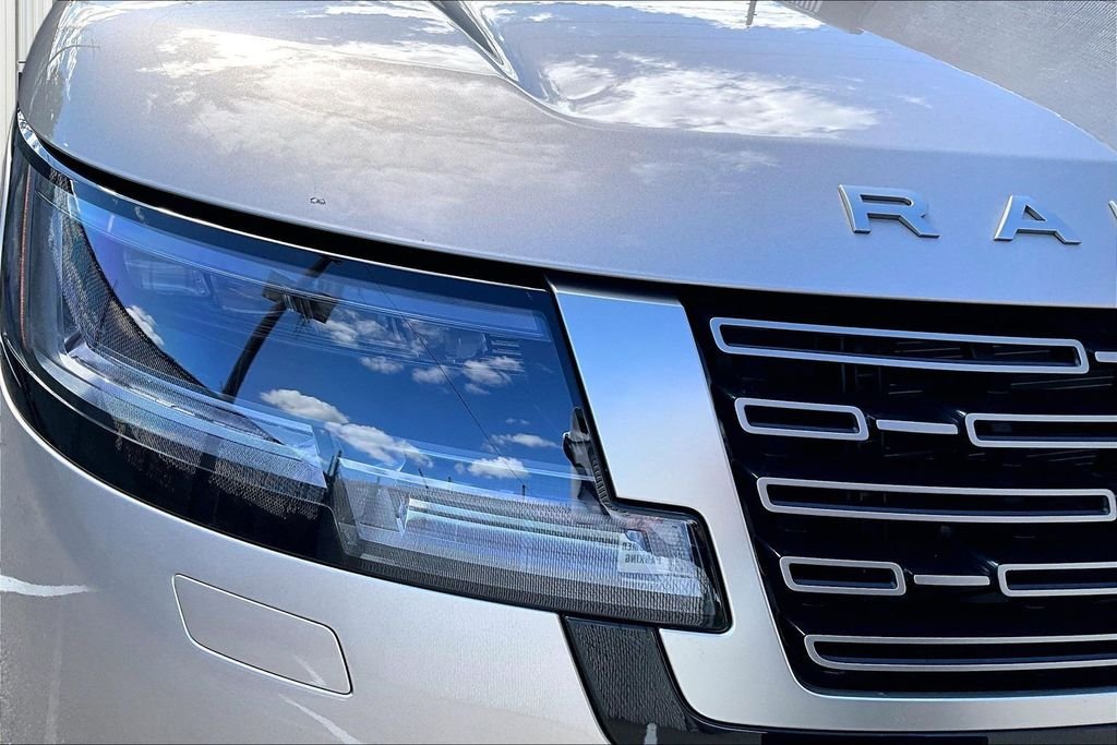 Used 2026 Gold Land Rover SE image 31