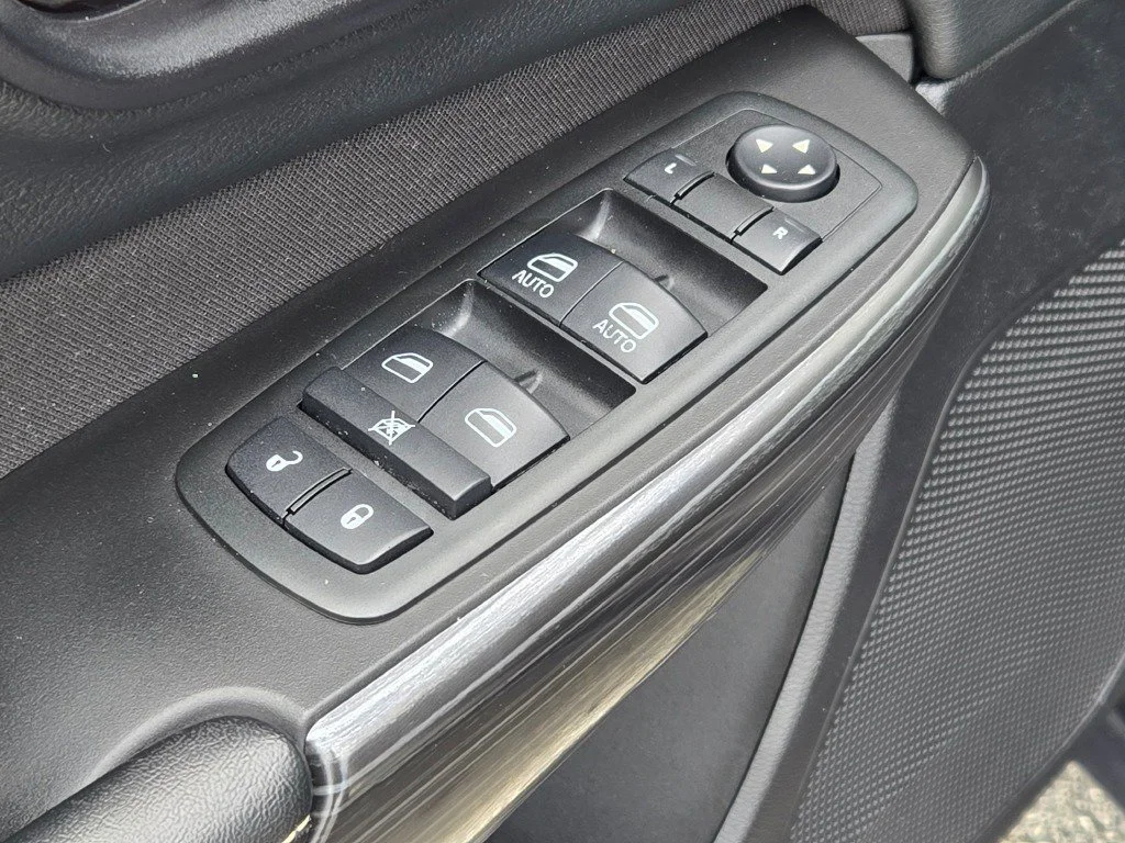 Used 2014 Gray Jeep Latitude image 19