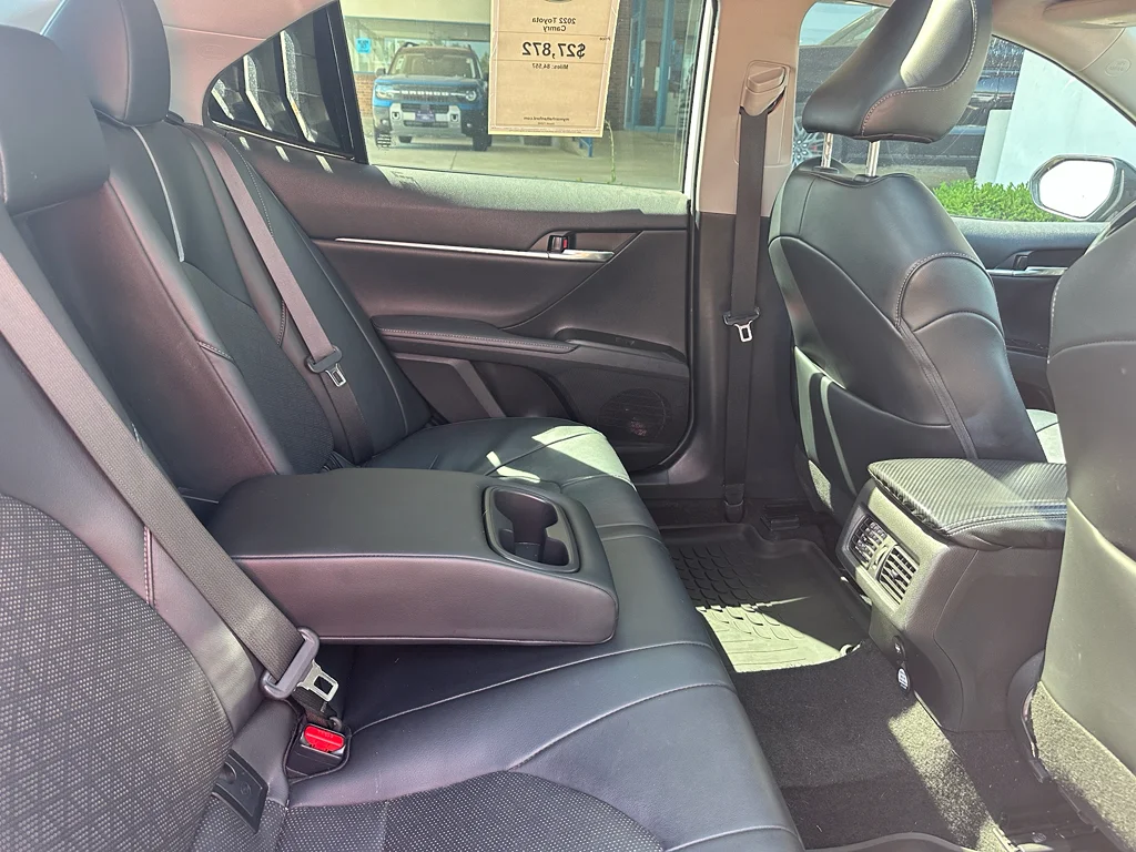Used 2022  Toyota XSE V6 image 35