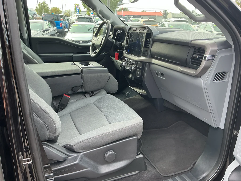 Used 2024 AGATE BLACK METALLIC Ford XLT image 13