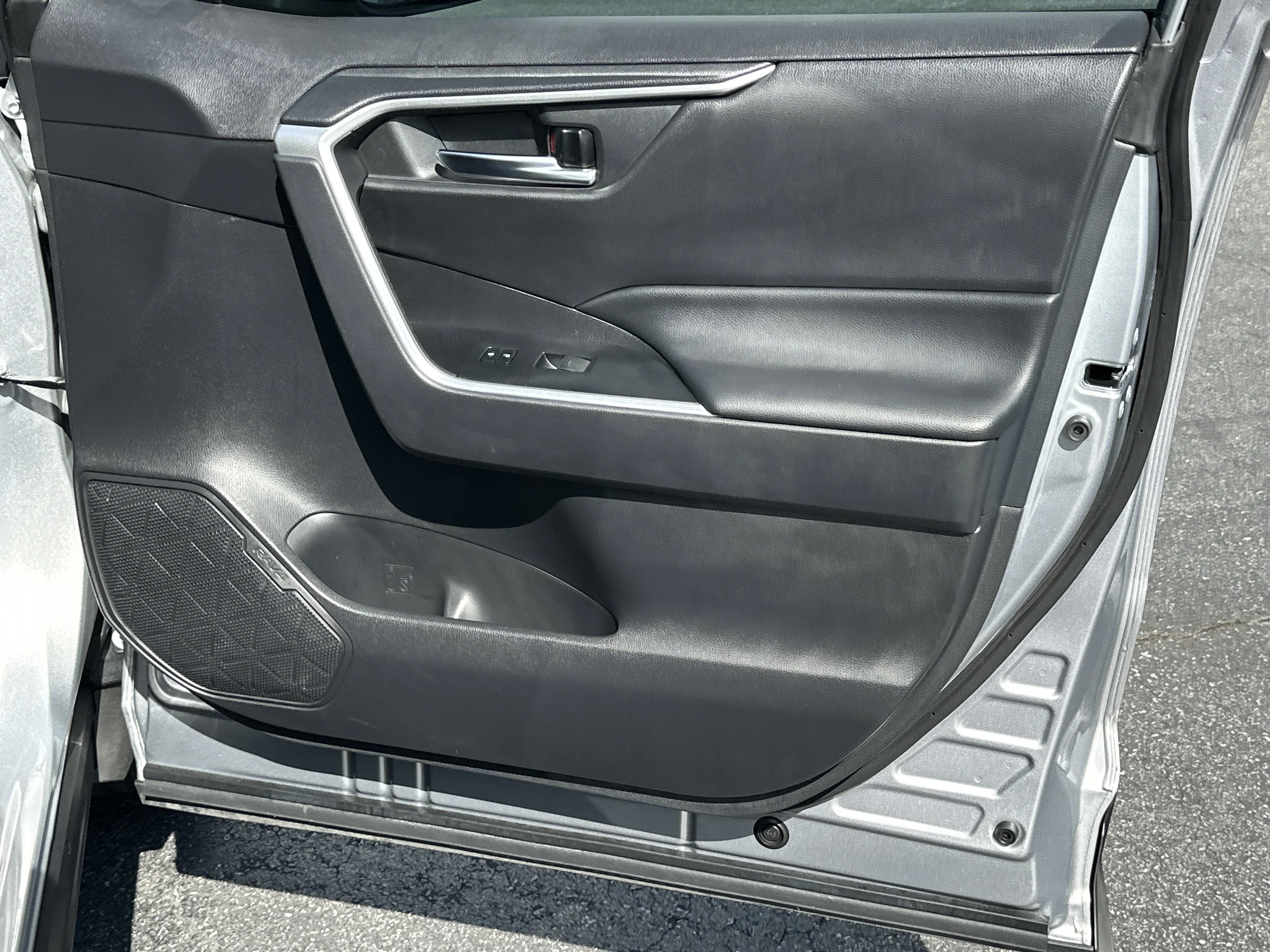 Used 2023 Silver Sky Metallic Toyota XLE image 14