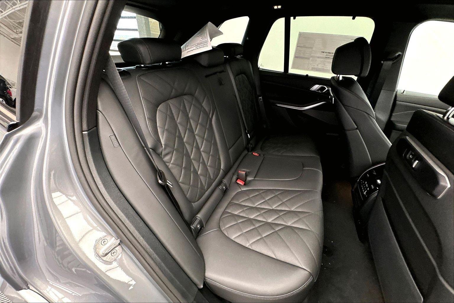 New 2026 Skyscraper Grey Metallic BMW xDrive50e image 31