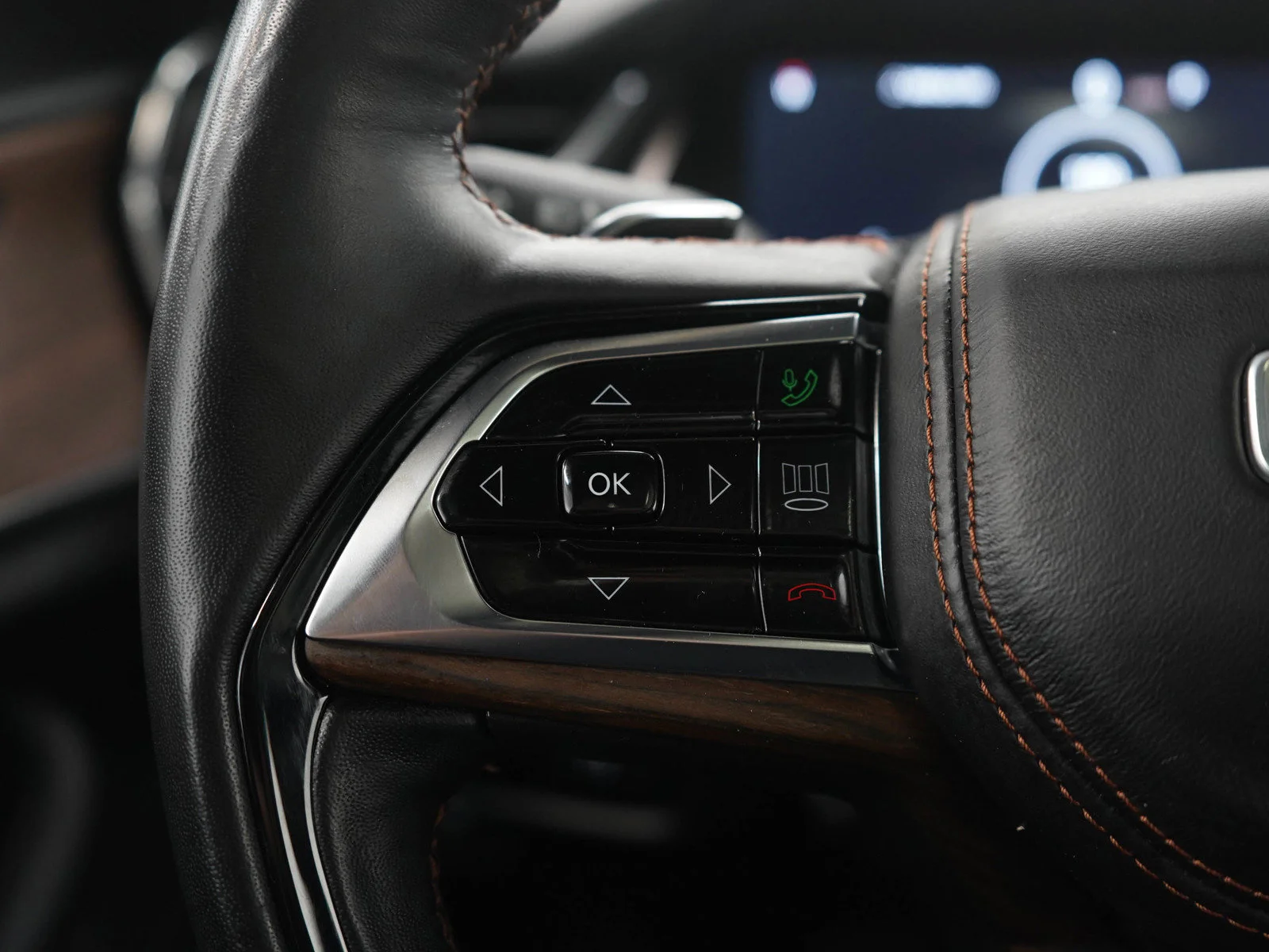 Used 2023 Diamond Black Crystal Pearlcoat Jeep Summit image 25