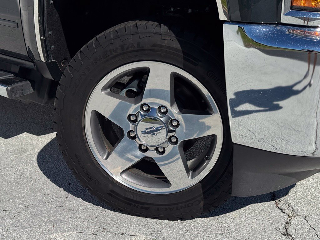 Used 2018 Gray Chevrolet LT image 7
