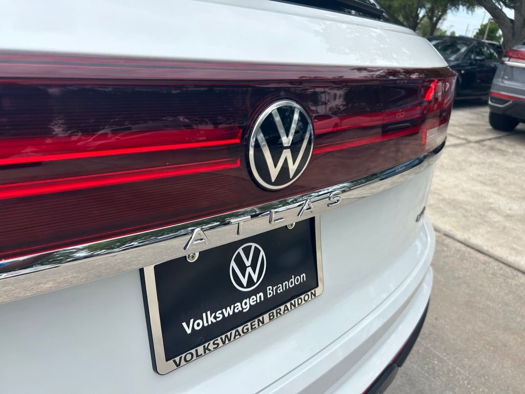 New 2026 White/off-white Volkswagen 2.0T SE w/Technology image 32