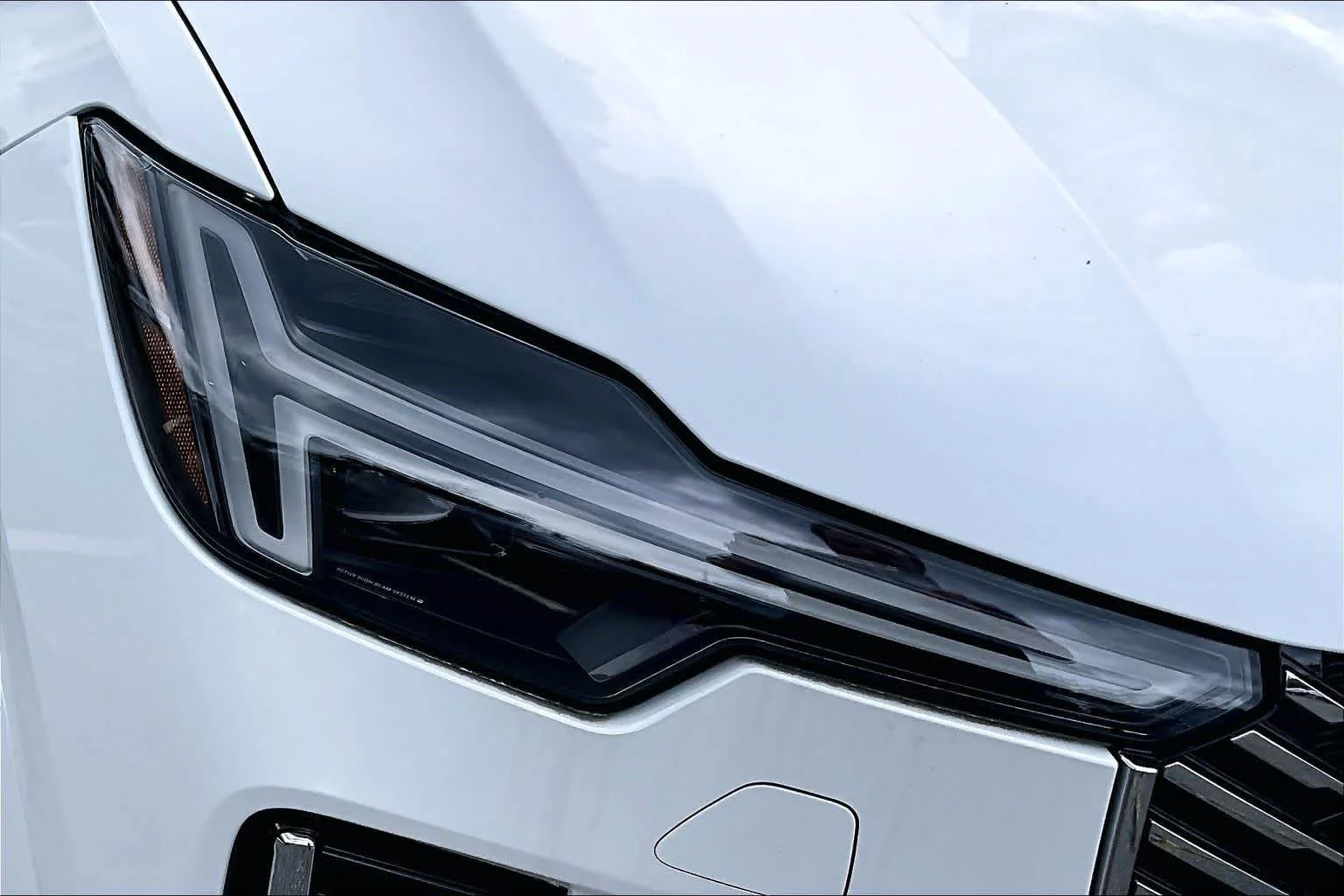 New 2026 Crystal White Volvo Plus image 15