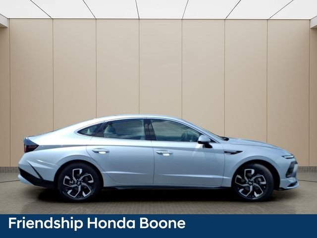 Used 2024 Silver Hyundai SEL image 7
