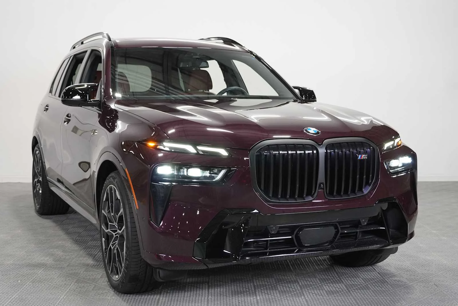 Certified Used 2025 Ametrin Metallic BMW M60i image 3