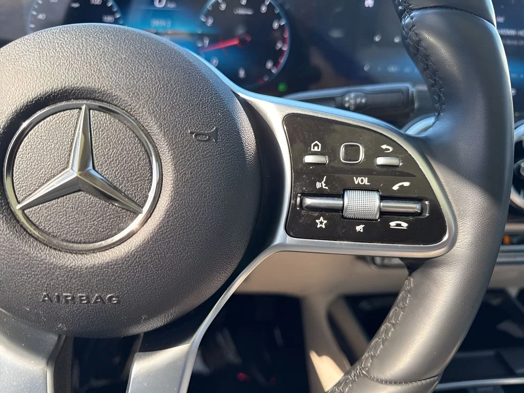 Used 2022 White Mercedes-Benz GLA 250 image 16