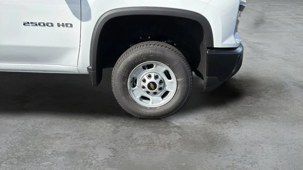 New 2026 Summit White Chevrolet WT image 9