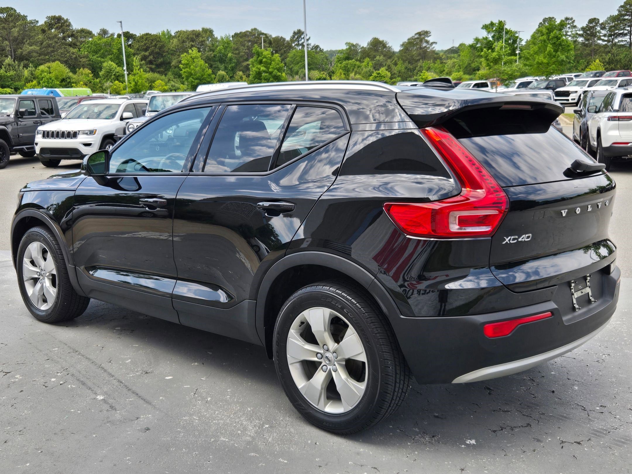 Used 2022 Denim Blue Metallic Volvo Momentum image 5