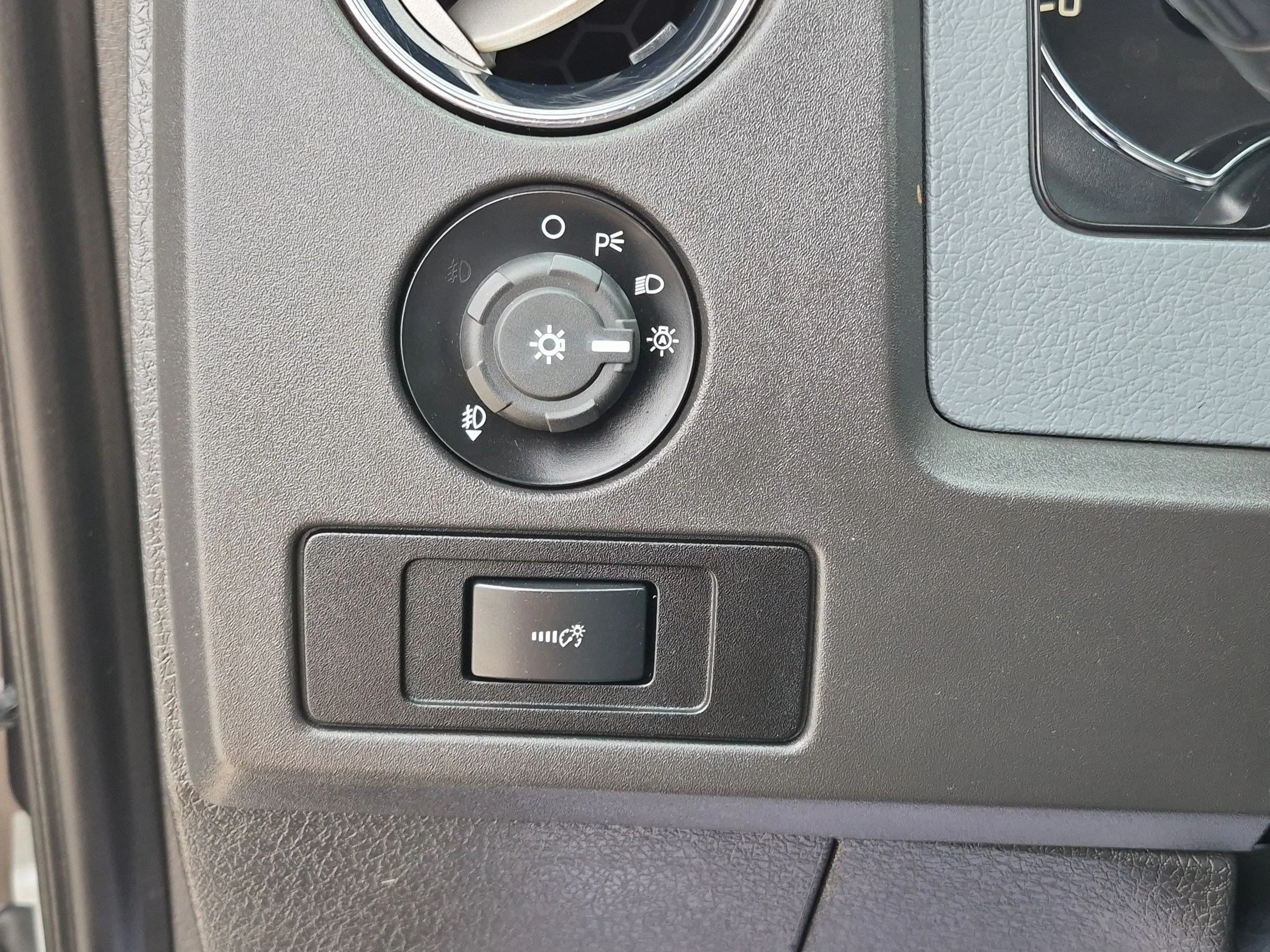 Used 2014 Sterling Gray Metallic Ford XLT image 23