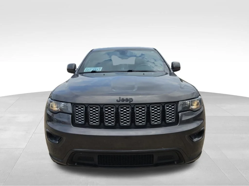 Used 2021 Gray Jeep Laredo X image 3