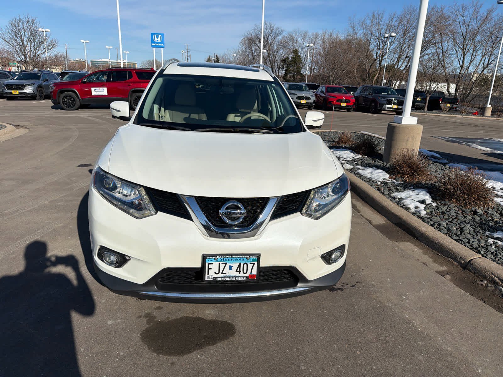 Used 2015 Nissan Rogue SL with VIN 5N1AT2MV0FC759165 for sale in Hopkins, MN