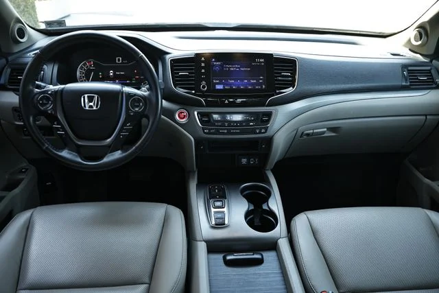 Used 2023 Platinum White Pearl Honda RTL image 30
