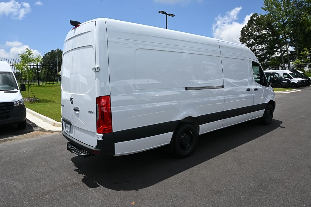 New 2026 Arctic White Mercedes-Benz Cargo 170 WB image 24