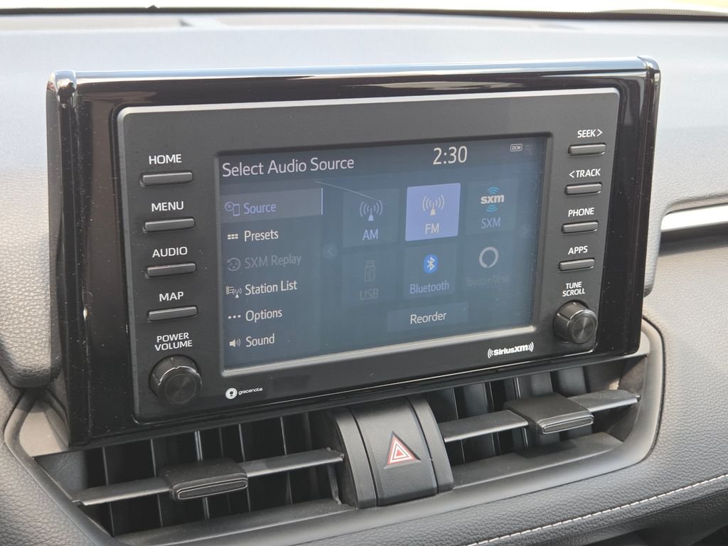Used 2020 White Toyota XLE image 25