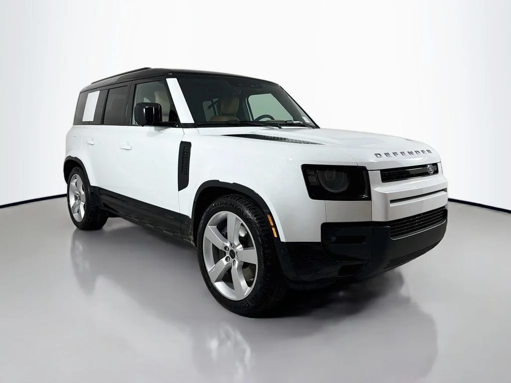 New 2026 Fuji White Land Rover X-Dynamic SE image 3