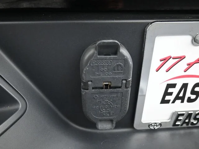 Used 2023 Black Jeep Mojave image 10
