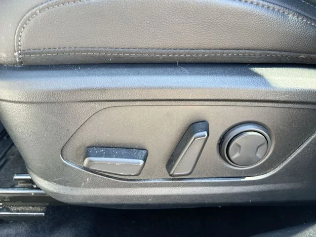 Used 2025 White Hyundai SEL Convenience image 36