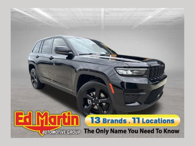 Used 2023 Black Jeep Altitude X image 1