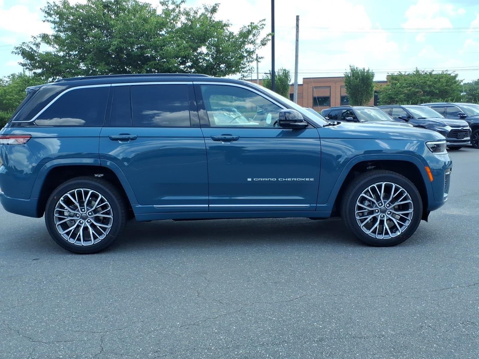 New 2026 Steel Blue Exterior Paint Jeep Summit image 12