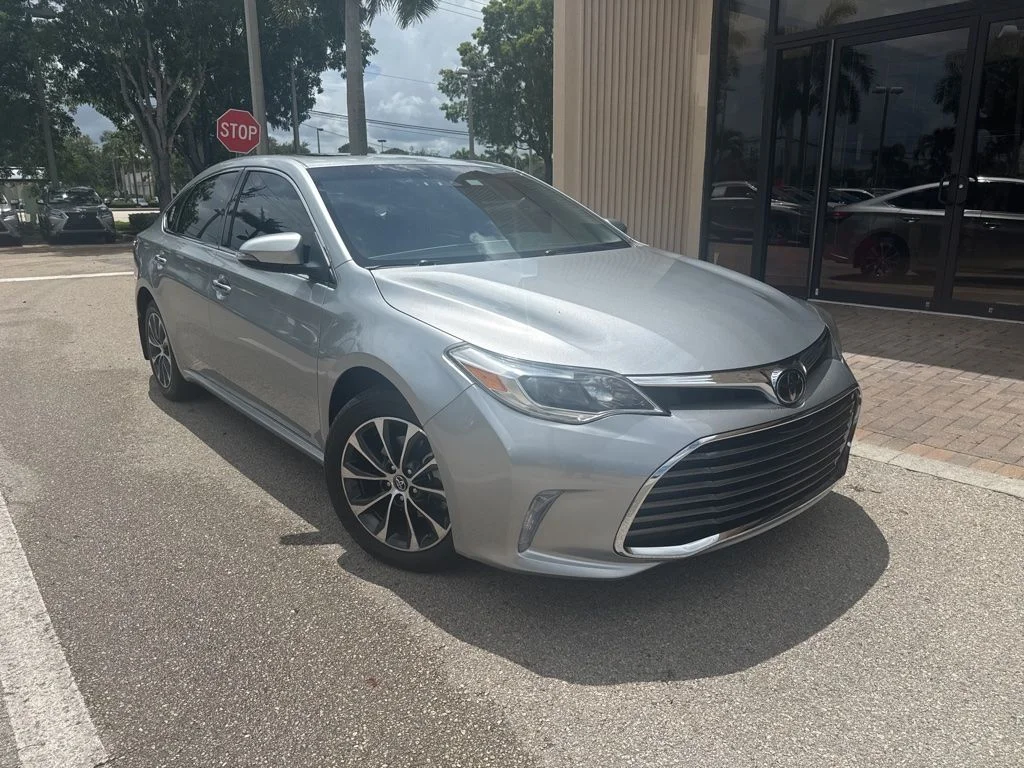 2018 Toyota Avalon XLE Premium's photo