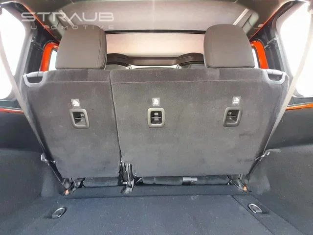 Used 2018 Punkn Metallic Clearcoat Jeep Sahara image 48