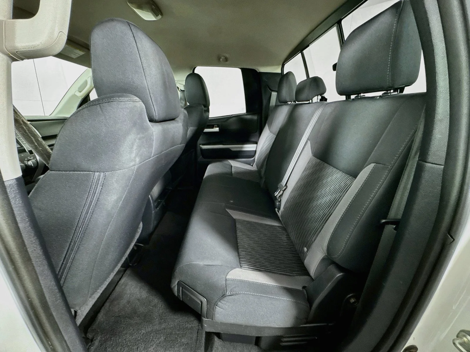 Used 2016 White Toyota SR5 image 20