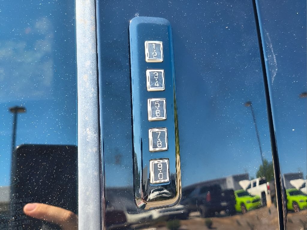 Used 2022 Iconic Silver Metallic Ford XLT image 34