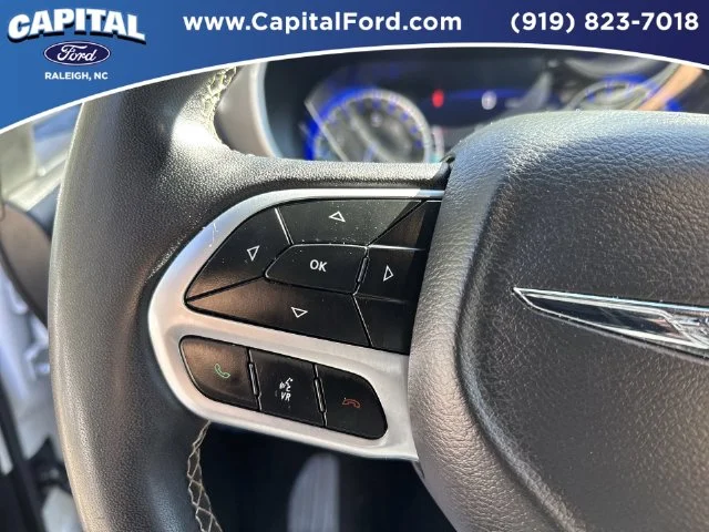 Used 2025 White Chrysler Select image 21