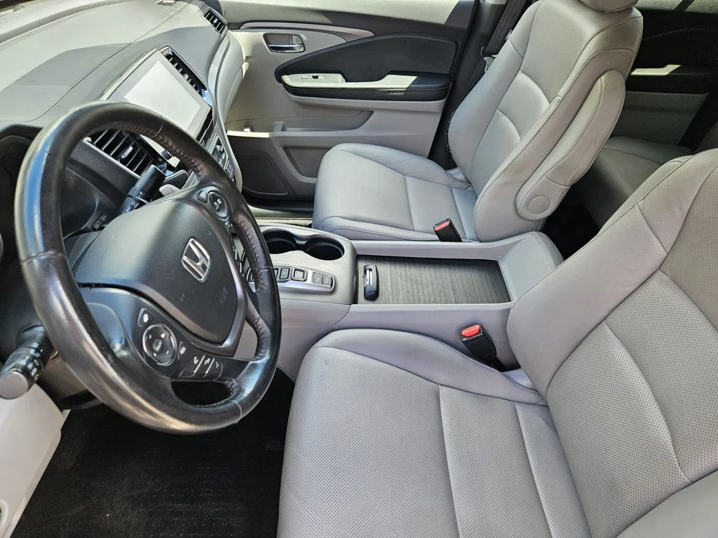 Used 2023  Honda RTL image 13