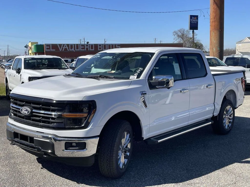 New 2026 Oxford White Ford XLT image 7