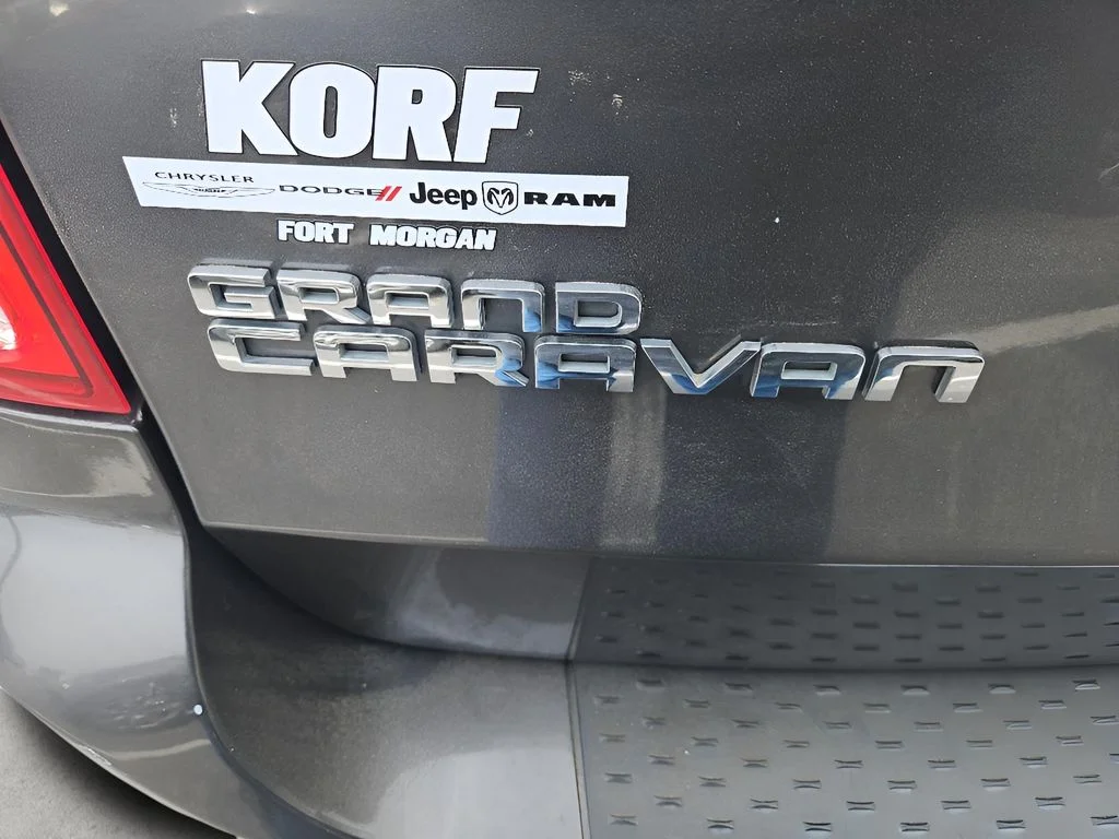 Used 2017 Granite Pearlcoat Dodge SXT image 29