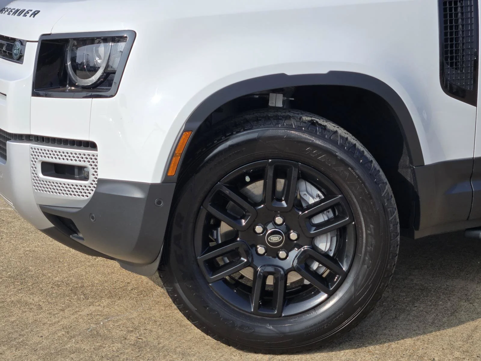 Certified Used 2023 Fuji White Land Rover SE image 7