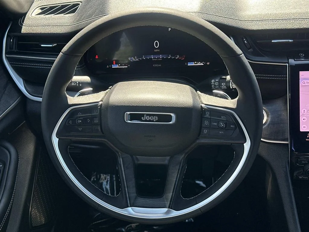 Used 2025 Gray Jeep Limited image 20