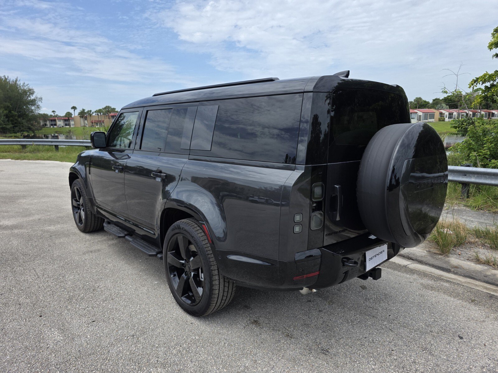 New 2026 Carpathian Grey Land Rover P400 X-Dynamic SE image 2