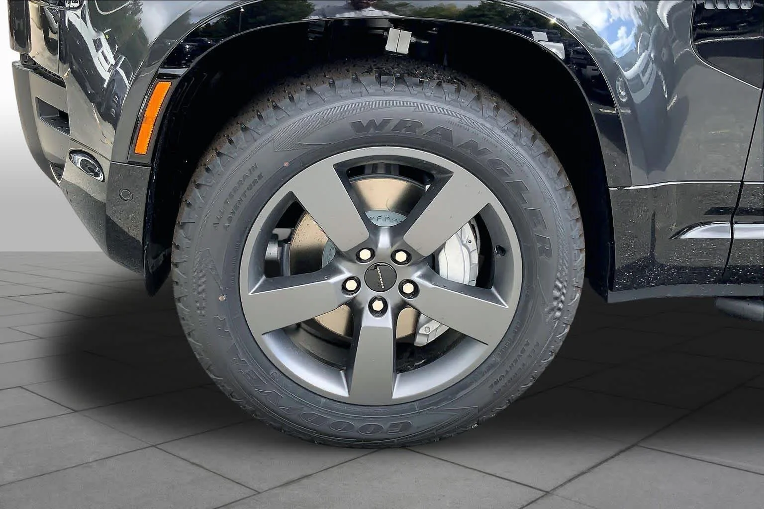 New 2026 Carpathian Grey Land Rover X-Dynamic SE image 16