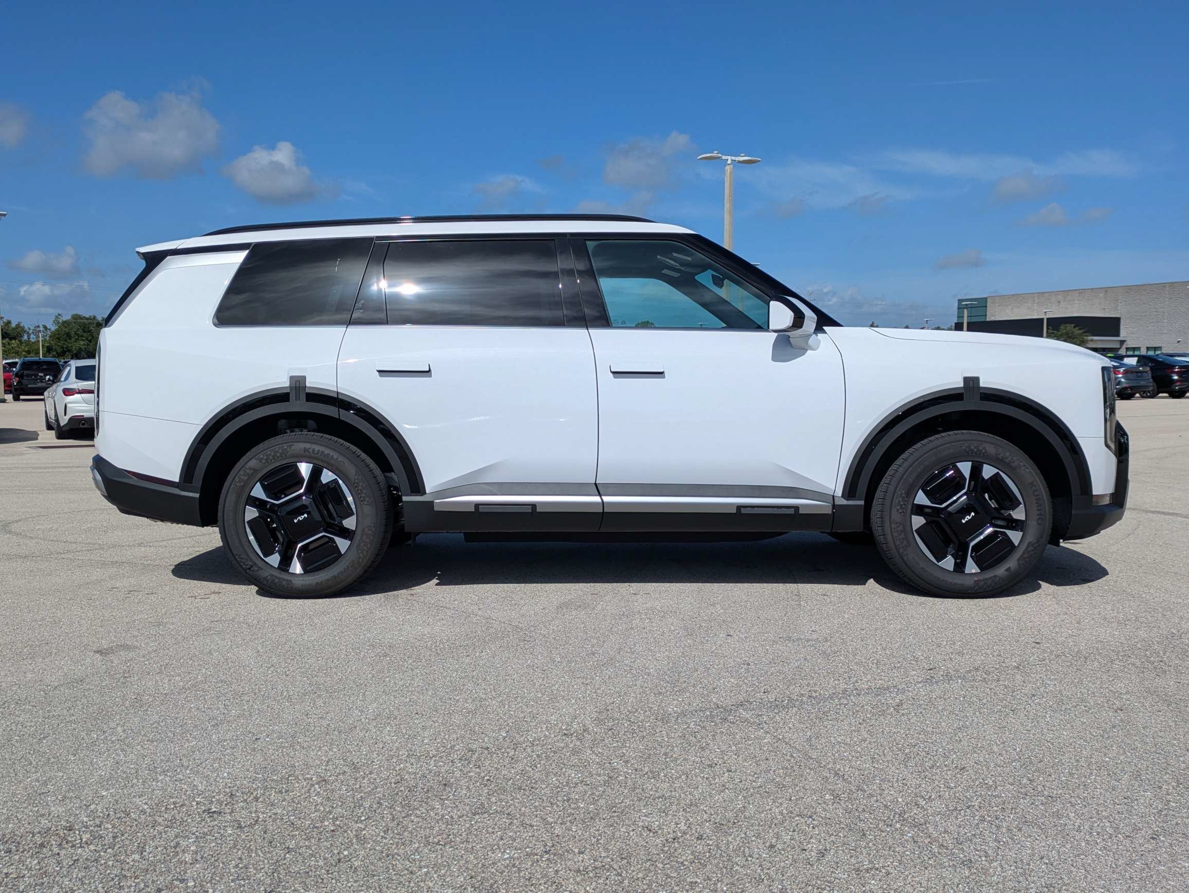 New 2027 Glacial White Pearl Kia EX image 4