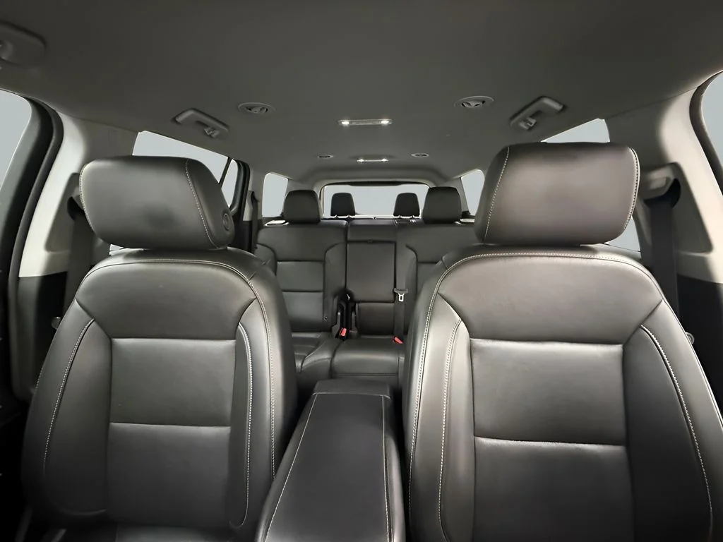 Used 2023 White GMC SLT image 15